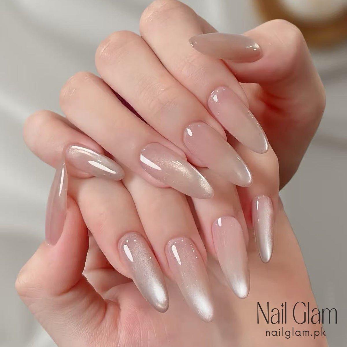 Elegant Pearl Press-On Nails (30 Pcs) - Nail Kit Included