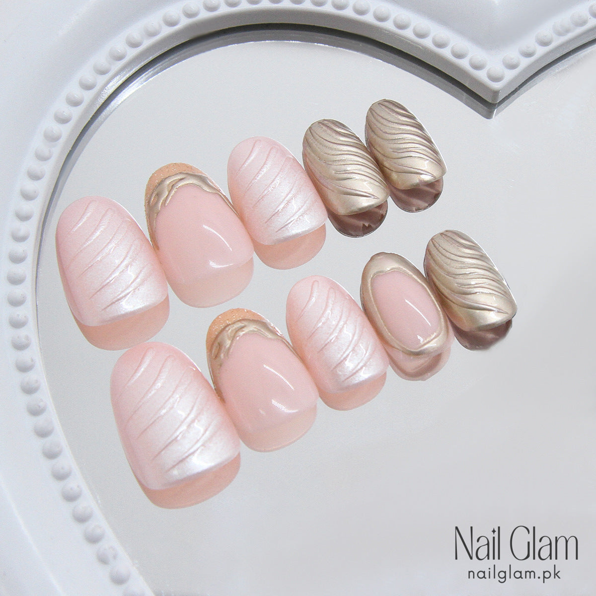 Luxe Gold & Pearl Swirl (24Pcs) - Nail Kit Included