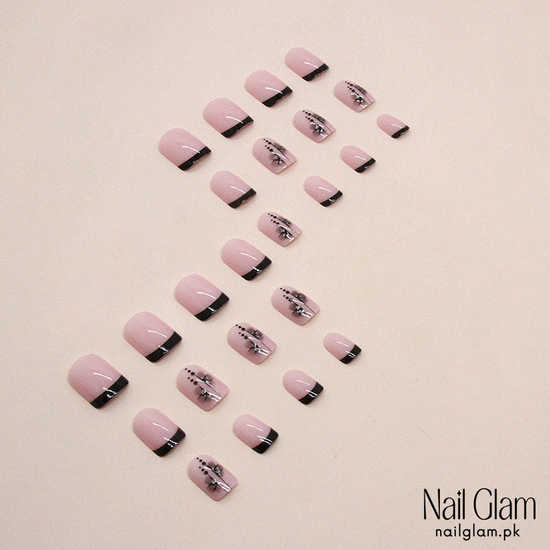 Chic Contrast (24Pcs) - Nail Kit Included