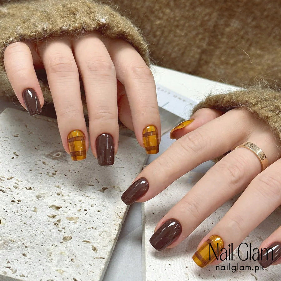 Press-On Nails with a Cozy Design (24Pcs) - Application Kit Included