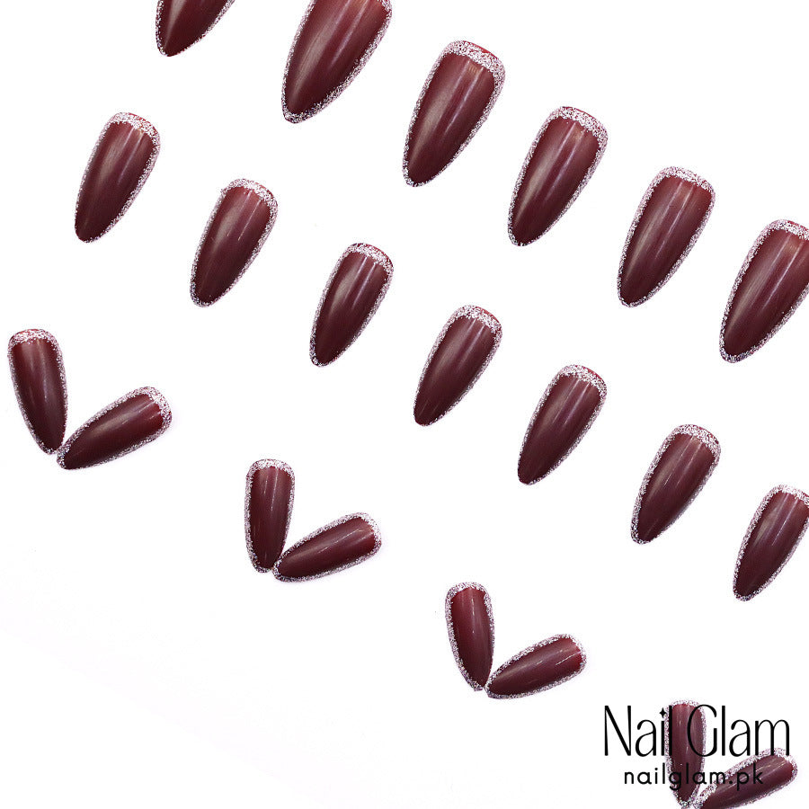 Press-On Nails with a Regal Edge (24Pcs) - Application Kit Included