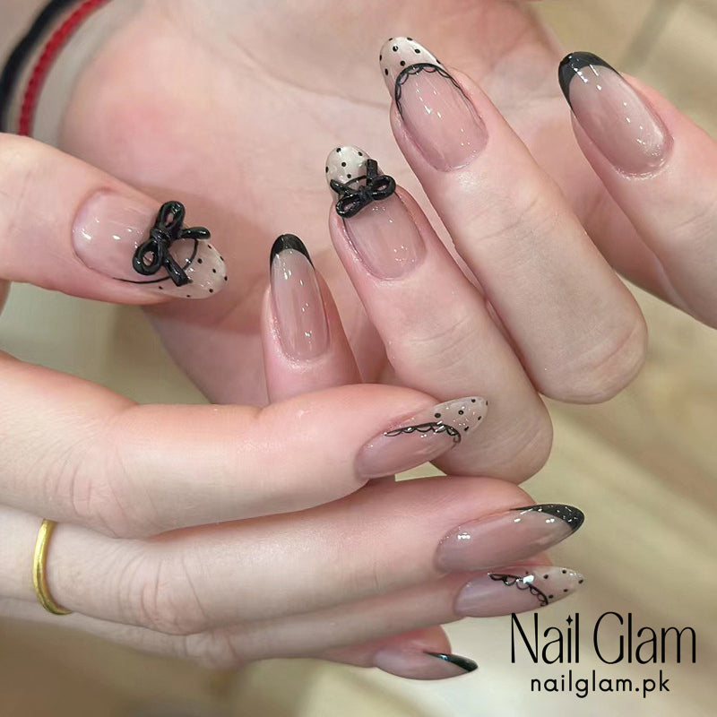 Nail Glam 450 - Chic Contrast Playful Twist (30Pcs) - Application Kit Included