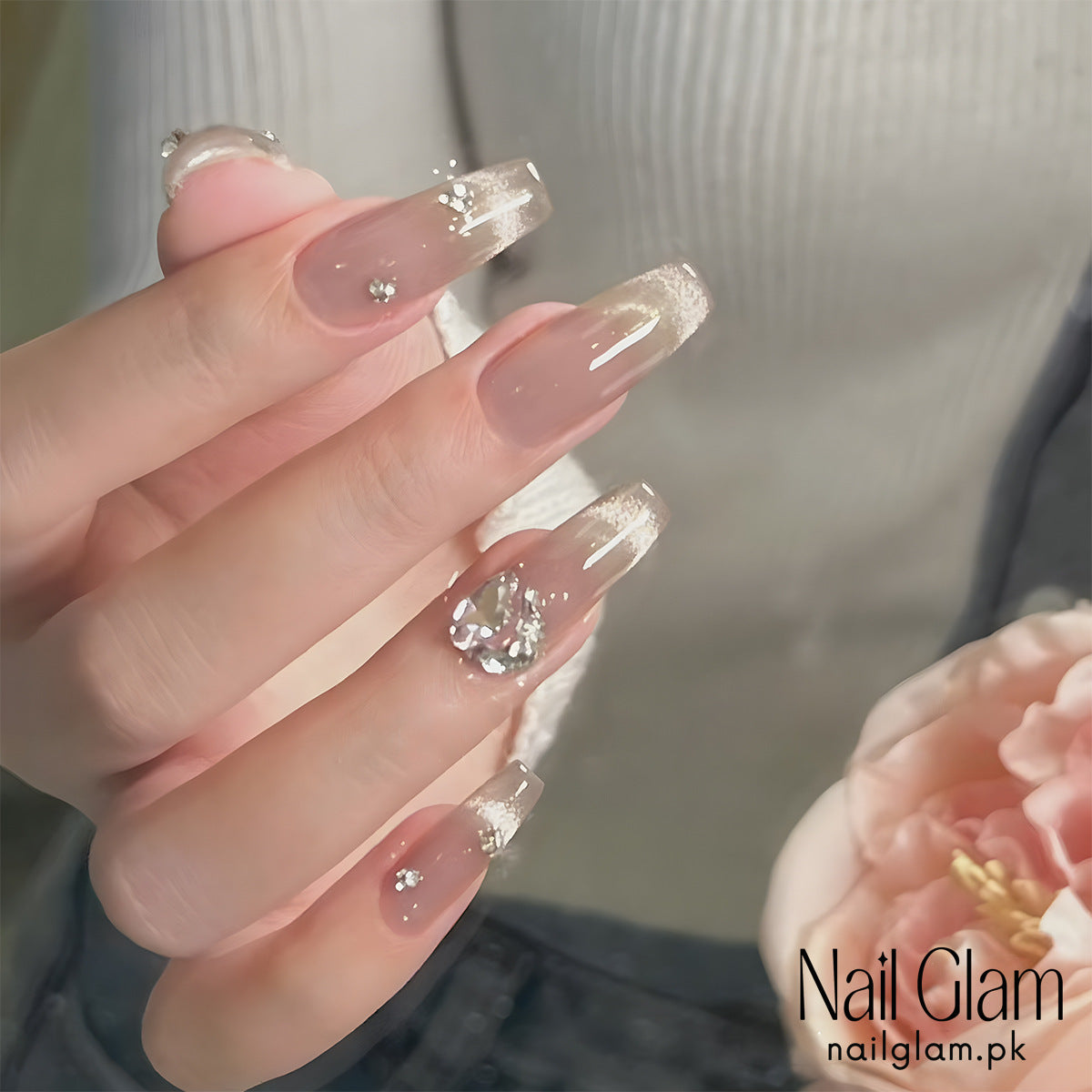 Nail Glam 476 - Elegant Pearls (24Pcs) - Application Kit Included